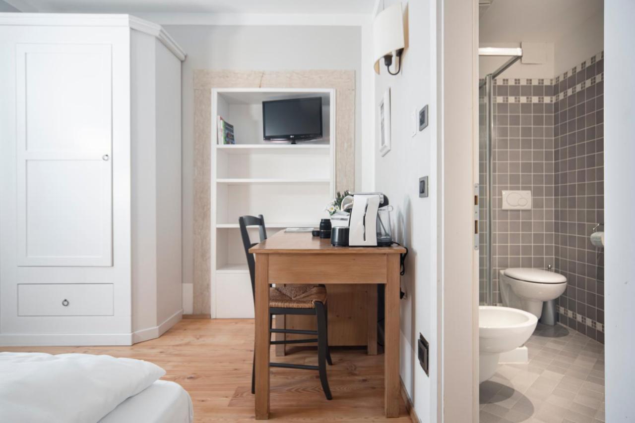 La Canonica Suite Apartments New Location Trento Luaran gambar