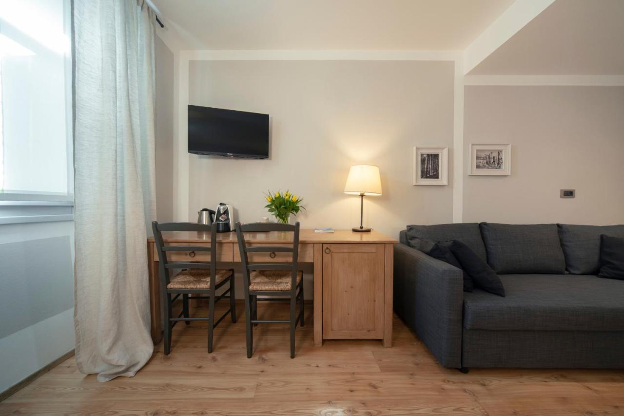 La Canonica Suite Apartments New Location Trento Luaran gambar