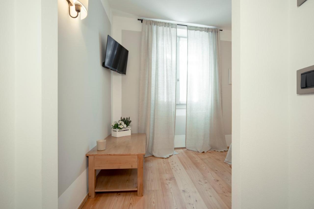 La Canonica Suite Apartments New Location Trento Luaran gambar